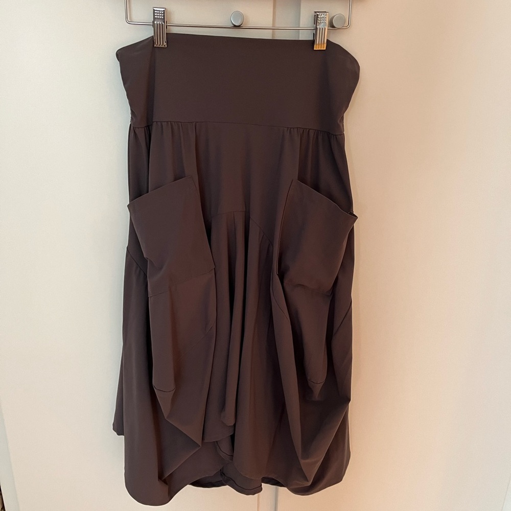 Porto San Fransisco Skirt Size 1 Oyster Color knee length